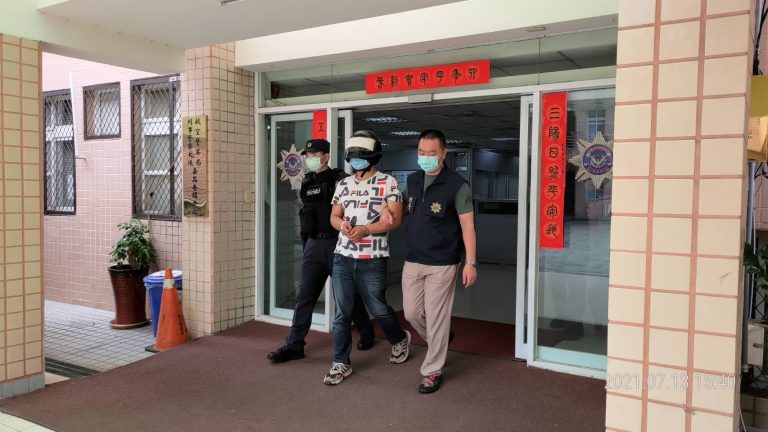 圖片說明：7月間劉姓犯嫌出面報關欲領取貨物時遭航警局識破，共計查獲第一級毒品海洛因毛重8.14公斤。(記者葉鈞宇翻攝)