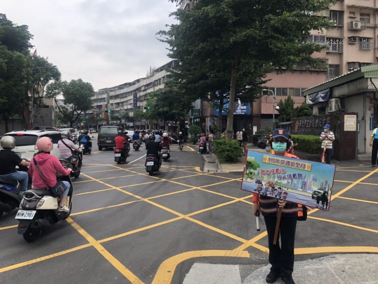 圖片說明：永和區整體交通狀況配合實施嚴格「入口匝道儀器管制」，以維持交通順暢。(記者林艷林翻攝)