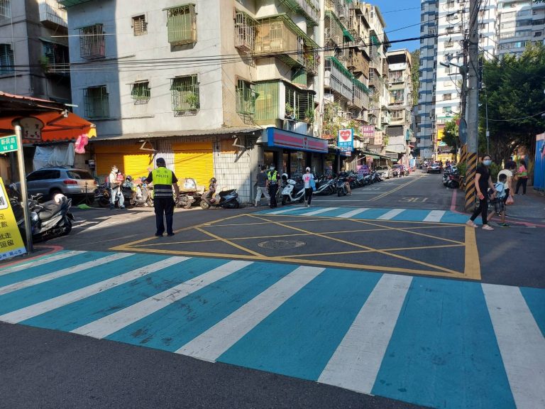 圖片說明：為提供民眾順暢之國慶日連續假期，林口警分局將善用遠端監視系統，如有發現道路塞車狀況，即採取「快速到位」方式派遣警力到達現場實施疏導。（記者林艾錡翻攝）