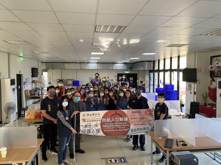 圖片說明：新北警與馬尼拉經濟文化辦事處共同舉辦犯罪預防宣導。(記者戴昱弘翻攝)