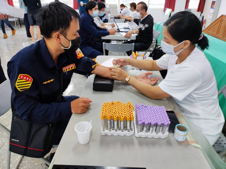 圖片說明：金山警分局日前幫員警進行健康檢查，維護警察同仁身體健康。（記者葉鈞宇翻攝）