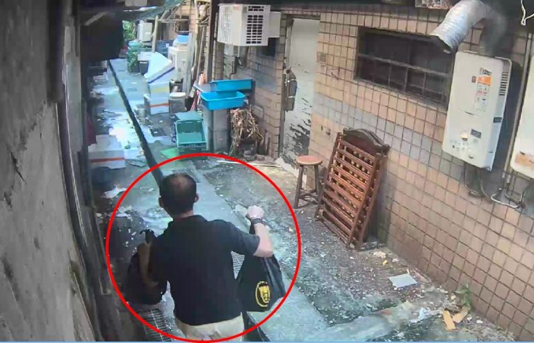 圖片說明：洪姓犯嫌利用防火巷攀爬逾越門窗侵入住宅內行竊。（記者葉鈞宇翻攝）