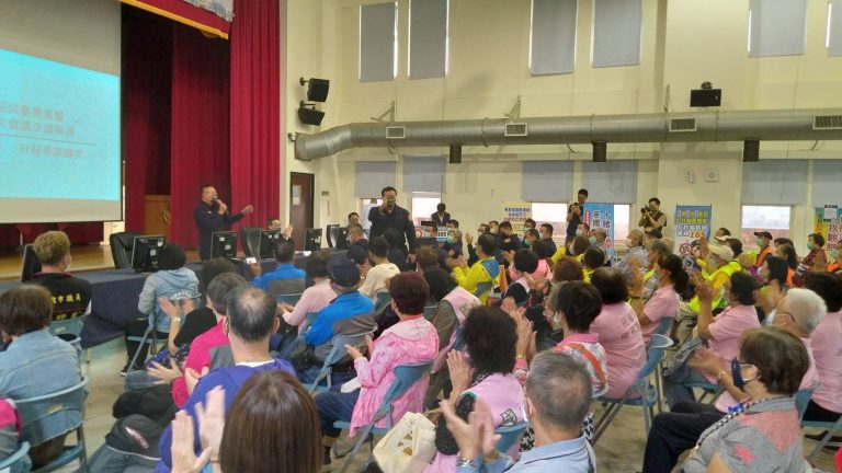 圖片說明：大同分局高鎮文親自主持社區治安會議。(記者葉鈞宇翻攝)