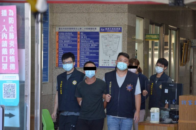 圖片說明：文山第二分局今日凌晨查獲逮捕景美街槍擊案犯嫌。（記者葉鈞宇翻攝）