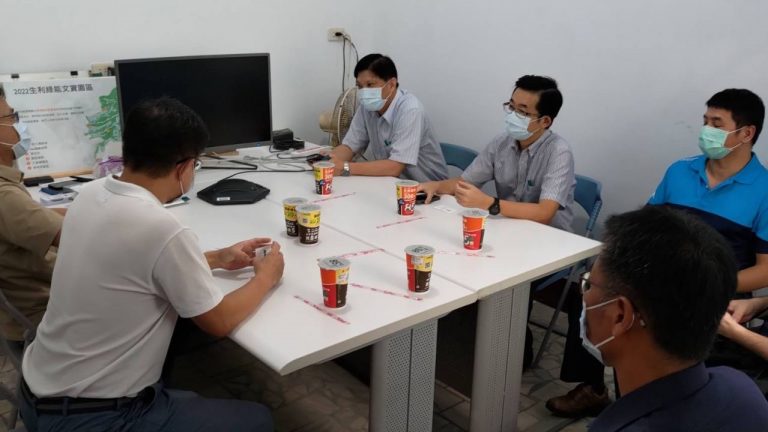 圖片說明：屏東縣警察局日前來訪，關心生利能源在施工期間有無受到不肖業者干擾，若遇任何非法情事，應立即通報警方．（圖/生利能源提供）