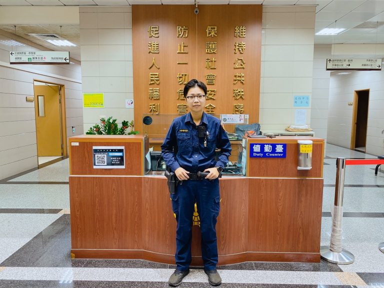 圖片說明：士林分局文林派出所警員張詠婷接獲通報及時勸阻民眾受騙。(記者徐歆媛翻攝)