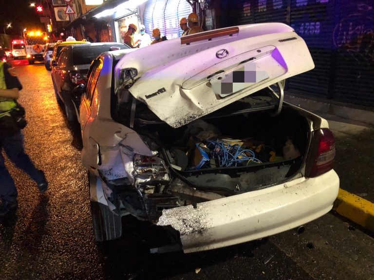 圖片說明:臺北市大同區今(14)日凌晨發生一起交通事故。(記者林艷林翻攝)