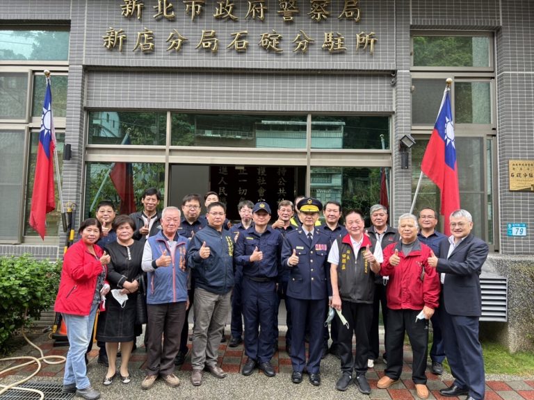 圖片說明：新店分局共有四名新任主管加入，分別為坪林分駐所長謝英山、石碇分駐所長黃昭維、交通分隊長蘇建豪、警備隊長李福興等四人。(記者馬治薇翻攝)