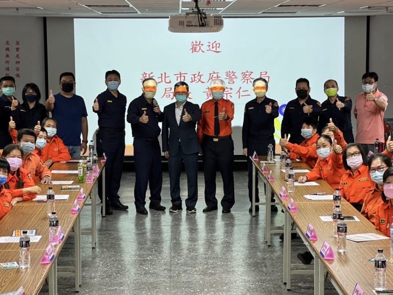 圖片說明：板橋警分局長劉炯炫分享新冠肺炎期間防疫勤務作為，特此感謝辛勞付出的義交同仁。(記者林鈞澤翻攝)