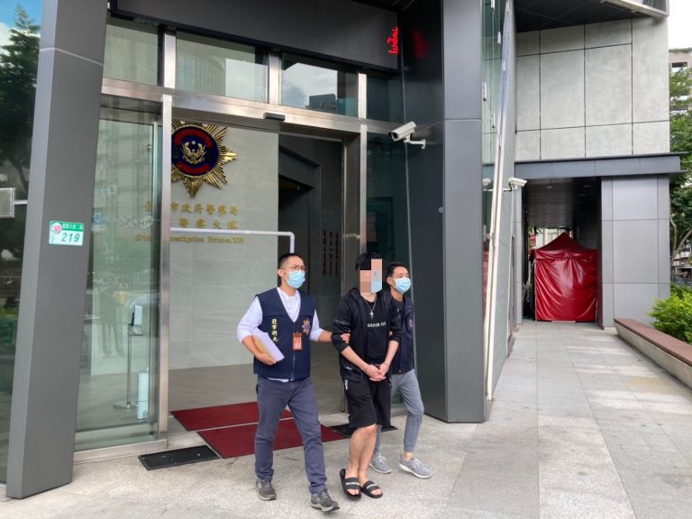 圖片說明：專案小組發動數波搜索與拘提，共計查獲犯嫌17人到案，全案依涉嫌刑法詐欺罪、證券交易法、洗錢防制法等罪嫌移送臺灣臺北地方檢察署偵辦。（記者葉鈞宇翻攝）