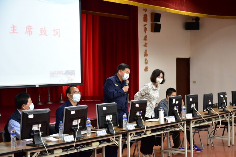 圖片說明：文山第一分局於日前召開「校園安全座談會」，由分局長王炳睿（圖中）親自主持。（記者葉鈞宇翻攝）
