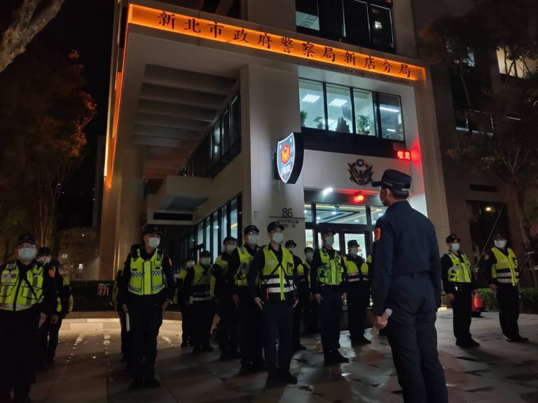 圖片說明:新店分局結合新店、深坑、石碇、烏來及坪林等5區共26個派出所規劃擴大臨檢勤務。(記者宋紹誠翻攝)