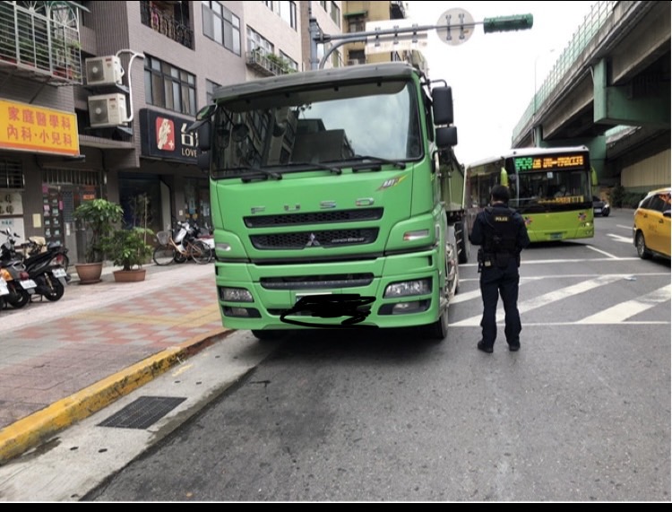 圖片說明：士林分局已規劃取締大型車違規專案。(記者林艾錡翻攝)