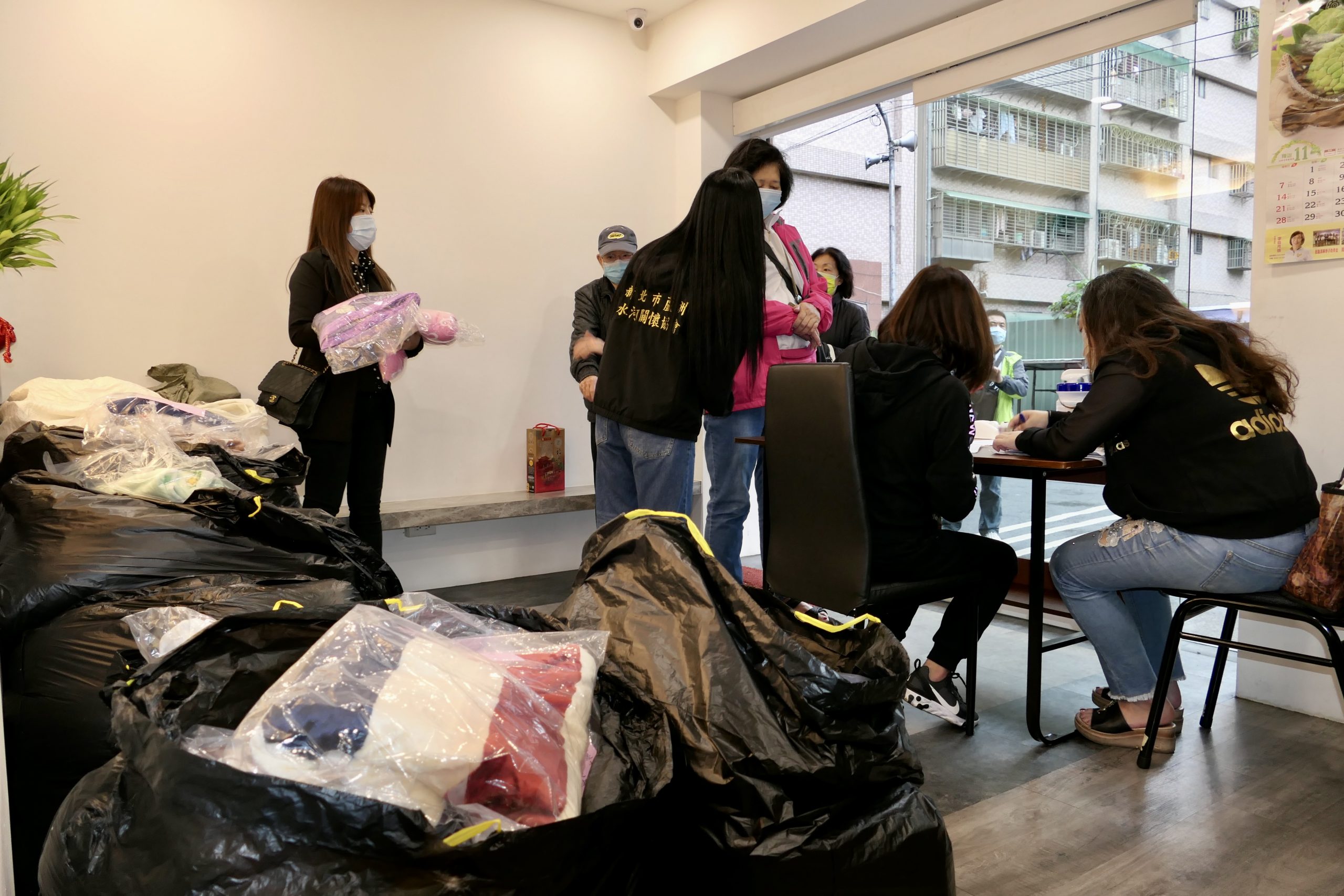 圖片說明：新北巿蘆洲區水河關懷協會舉辦寒冬送暖活動。(記者朱珈瑩攝)