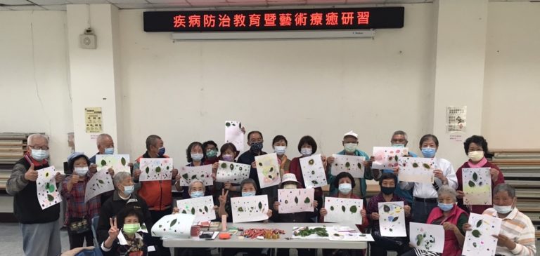 圖片說明：三峽分局、三峽區公所與三峽區介壽里於今(15)日特別安排「藝術陪伴」課程。（記者林艷林翻攝）