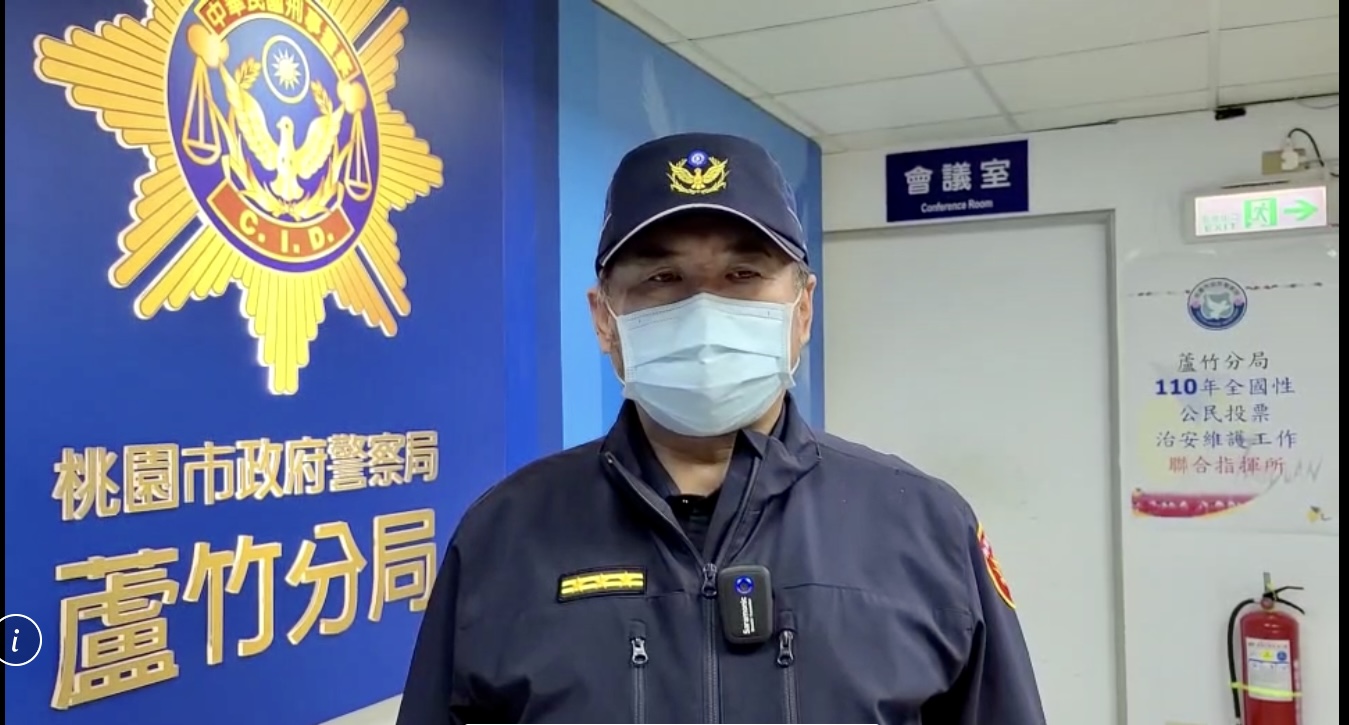 圖片說明：蘆竹分局秘書室主任陳永成說明案情。(記者宋紹誠翻攝)