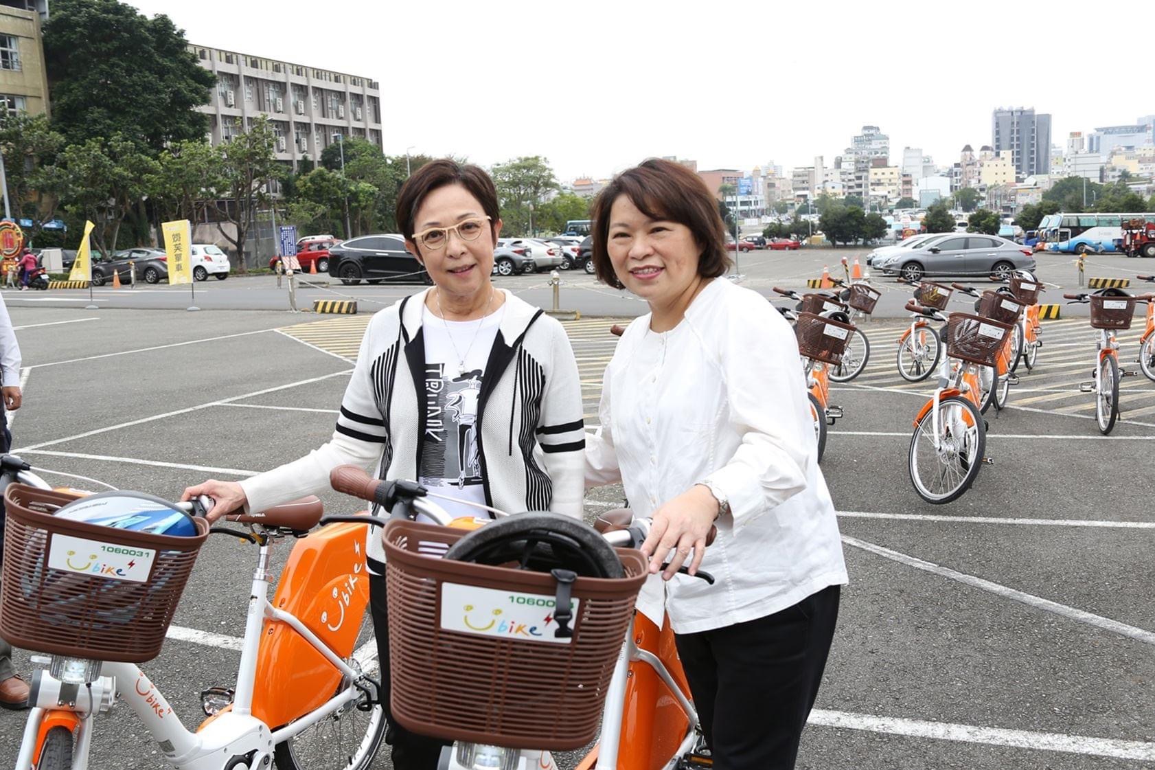 圖片說明:巿長黃敏惠推廣電動自行車漫遊嘉義巿區。(圖/取自黃敏惠臉書)