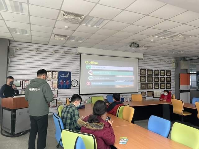 圖片說明：士林分局交通安全宣導團於日前往陽明山國小實施交通安全宣導。 (記者徐歆媛翻攝)