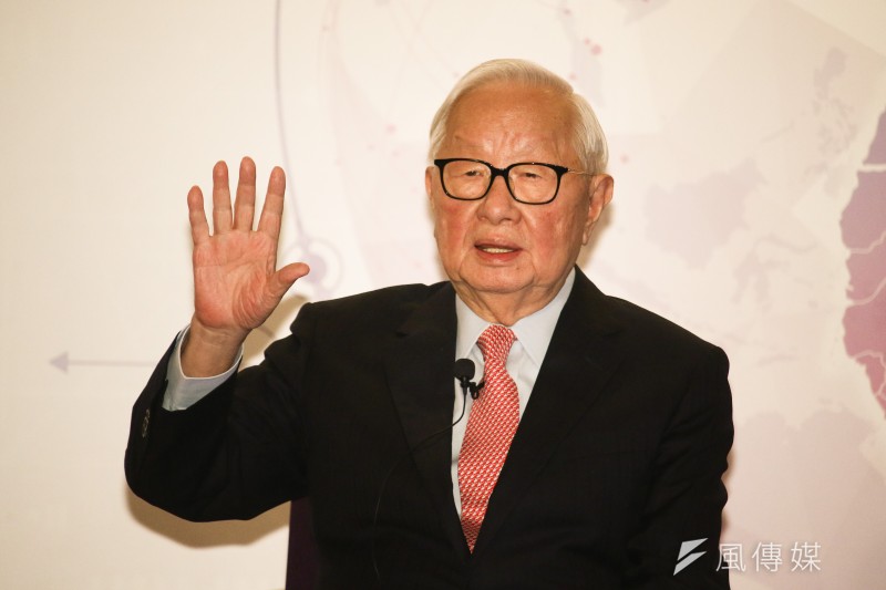 圖片說明：台灣事實查核中心指出，網路流傳台積電創辦人張忠謀呼籲公投要投4個不同意的圖卡是錯誤訊息。（取自網路資料照）