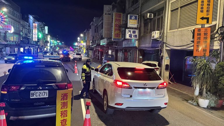 圖片說明：三峽警AD（ALL DAY 全天候）取締酒駕，香消酒現無所遁形。（記者宋紹誠翻攝）