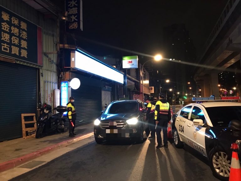 圖片說明:中和分局自元旦假期起,共取締酒駕違規12件,其他交通違規共計50件。(記者馬治薇翻攝)