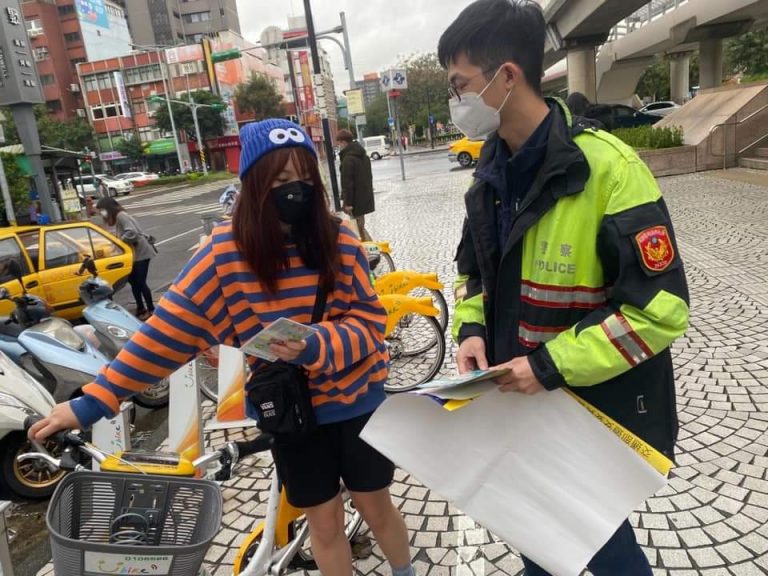 圖片說明：士林分局將持續加強取締各項交通違規，並針對單車族群宣導交通安全規則，避免類似憾事再次發生。 (記者林艾錡翻攝)