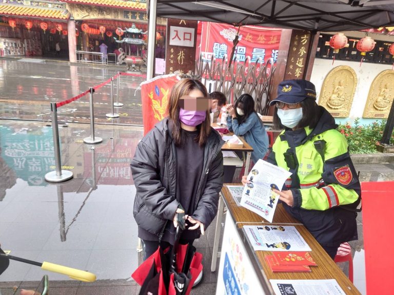 圖片說明：板橋分局提醒民眾防疫期間應配合中央流行疫情指揮中心宣導的「防疫新生活」措施。 (記者林艾錡翻攝)