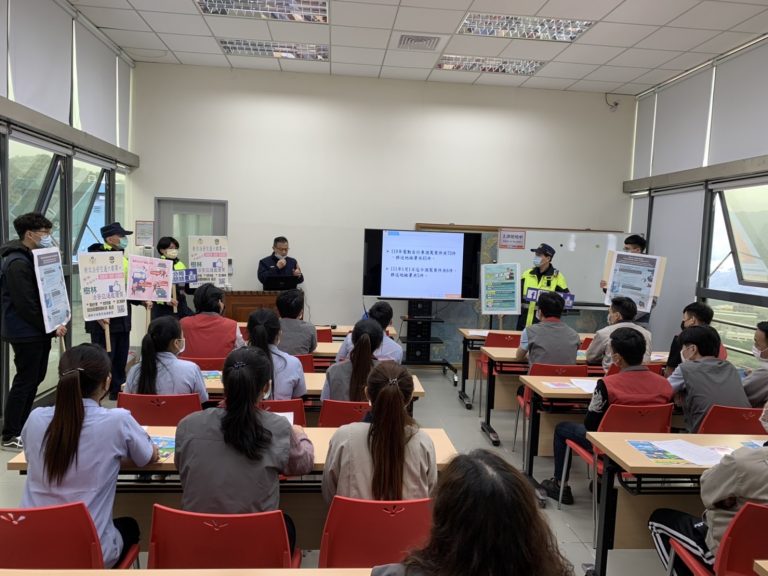 圖片說明:樹林分局積極宣導酒後不開車觀念。(記者林艷林翻攝)