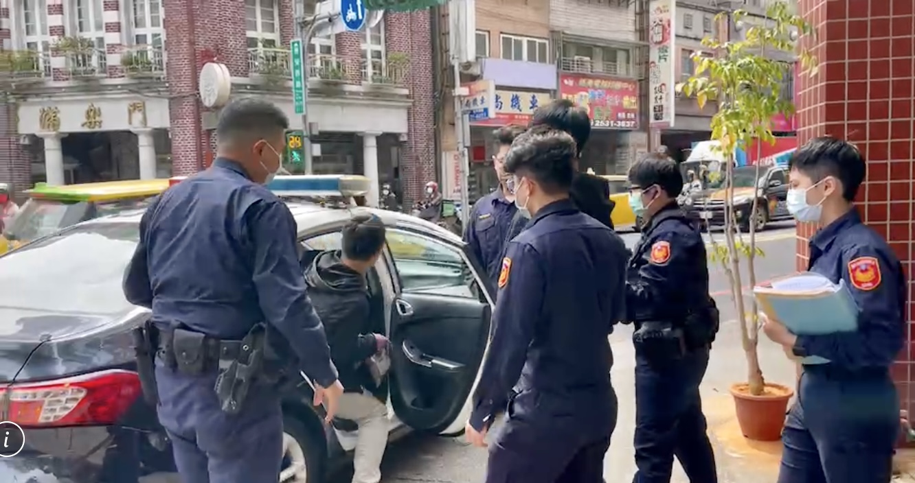 圖片說明：條通內發生一對情侶遭二名酒醉男子襲擊致傷案件。（記者馬治薇翻攝）