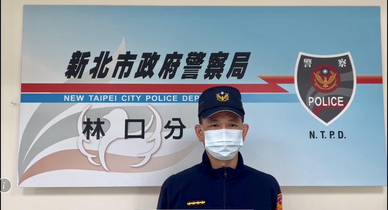 圖片說明：林口分局文林所副所長王駿騰說明案情畫面。（記者趙靜姸翻攝）
