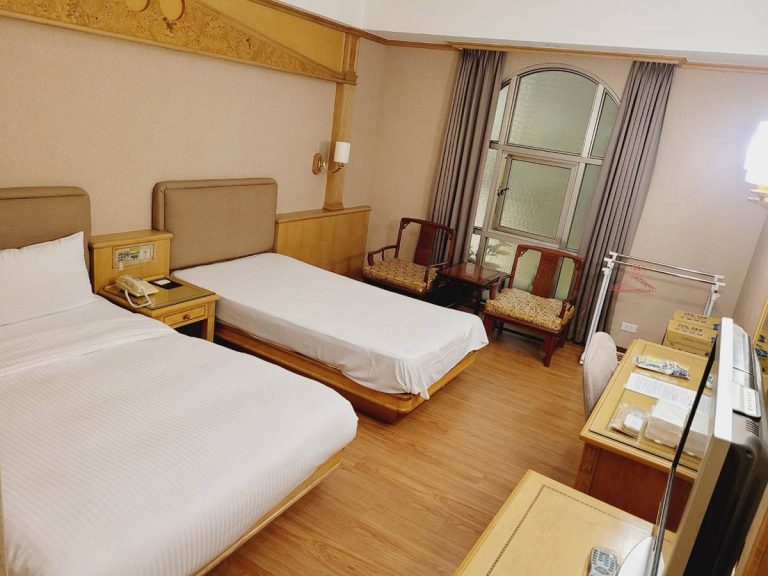 圖片說明:境外移入確診個案數居高不下,加強型防疫旅館爆滿,驚傳個案CT值超過30逕送一般防疫旅館和一般隔離者混住。(圖/翻攝自網路)