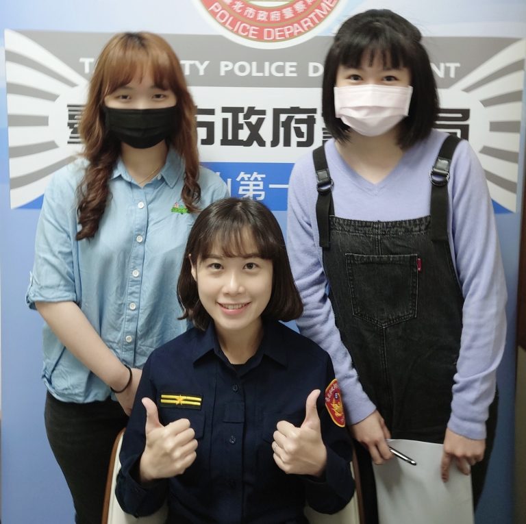 圖片說明：世新大學特邀請曾擔任學生電台主播的萬芳所長陳以雯參與「新聞之間」節目錄製。（記者趙靜姸翻攝）