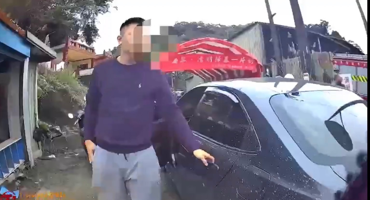 圖片說明：清明掃墓二男因停車爆口角糾紛。（記者馬治薇翻攝）   