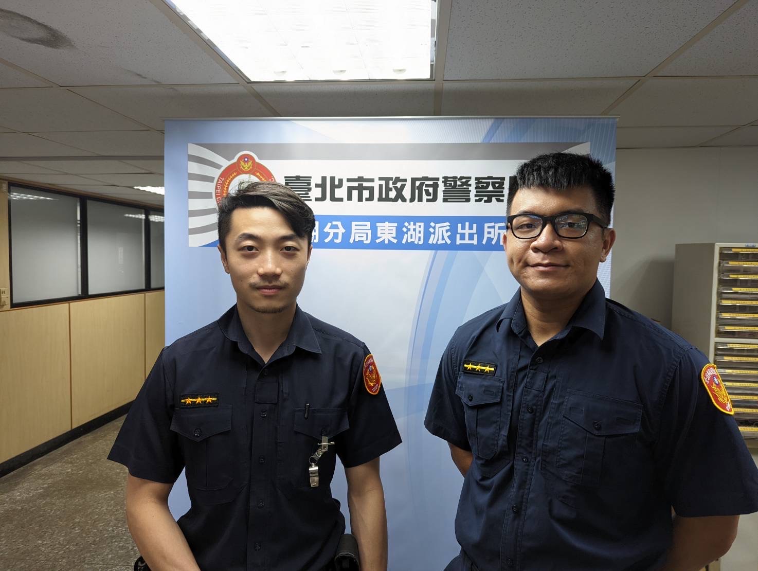 圖片說明：東湖派出所警員孫兆華(左)、葉祐辰(右)(記者宋紹誠翻攝）