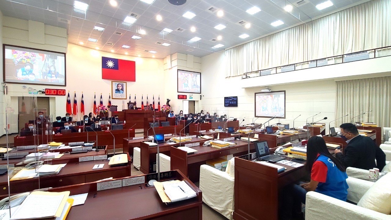 圖片說明：新冠疫情持續延燒，林耕仁就近期許多民眾反映的問題進行質詢。（圖：翻攝自林耕仁臉書）