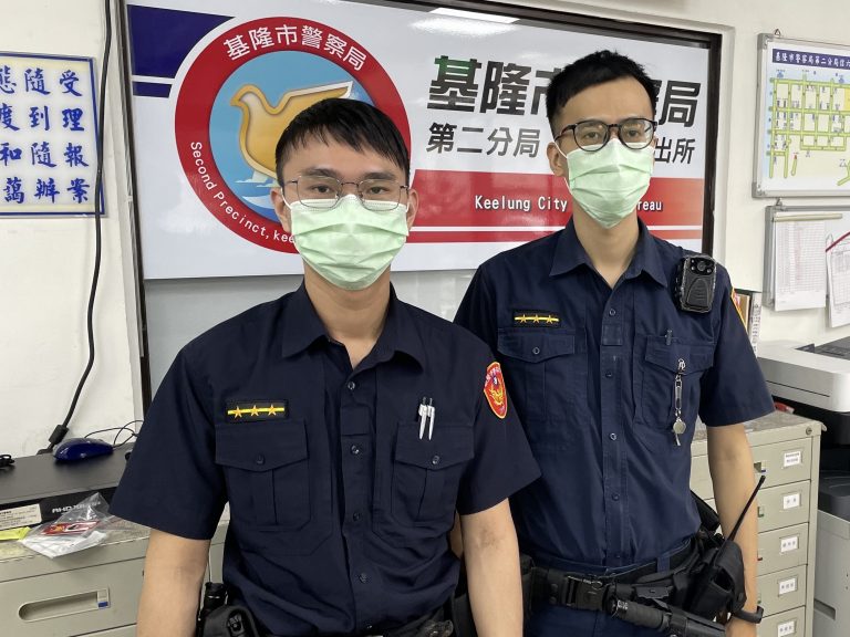 圖片說明：信六路派出所警員黃瑞渝、宋東儒成功阻止一場假綁架真詐騙案。。(記者宋紹誠翻攝)