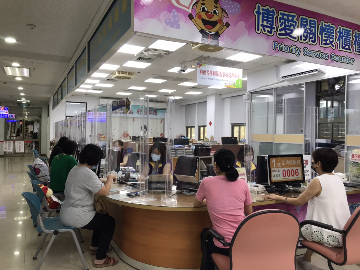圖片說明:台中市貼心便民-中市主動續免低收入戶房屋稅辦理情形。(記者謝榮浤翻攝)