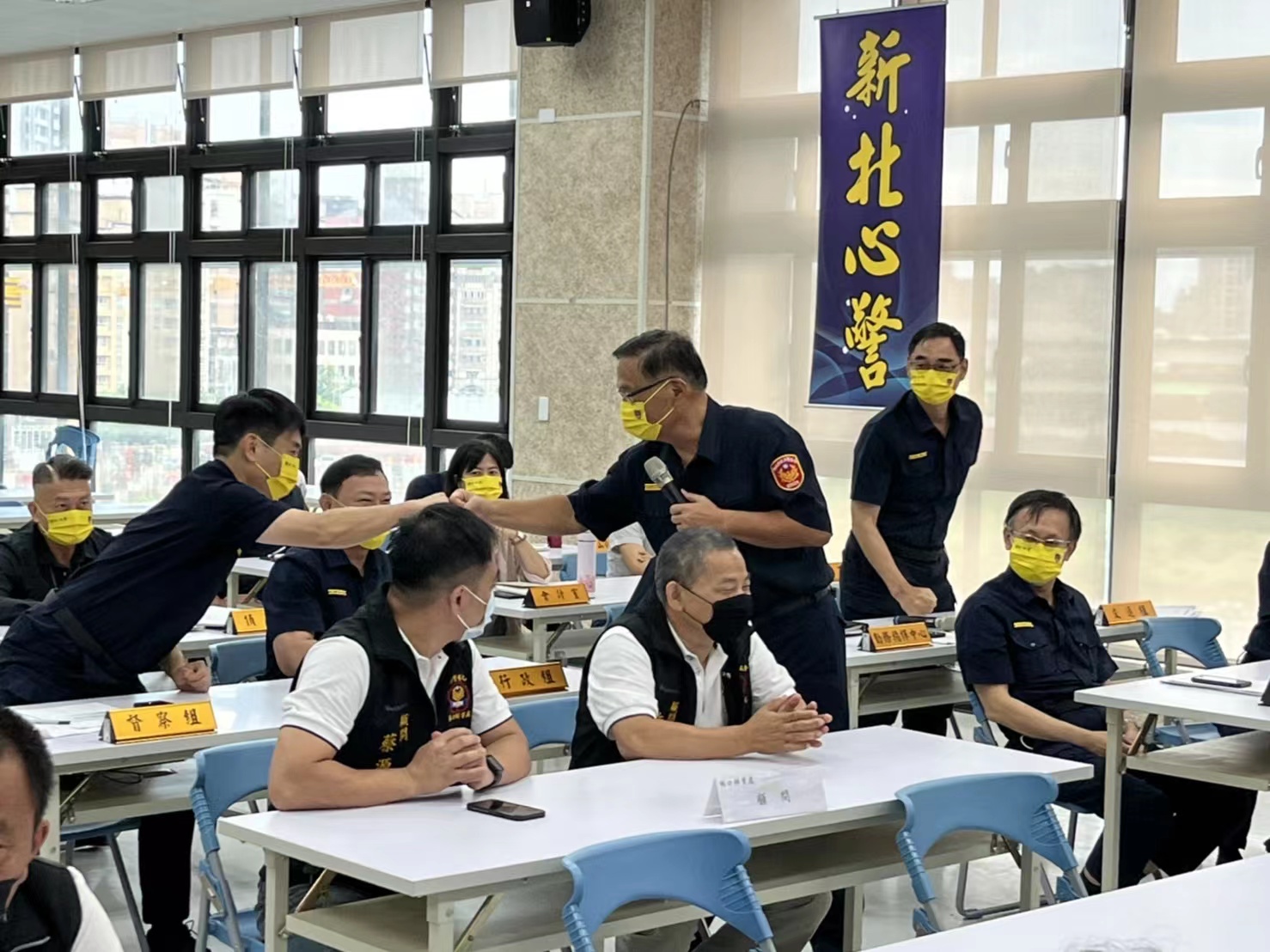 圖片說明：警察節活動大家踴躍參加。（記者張依維翻攝）
