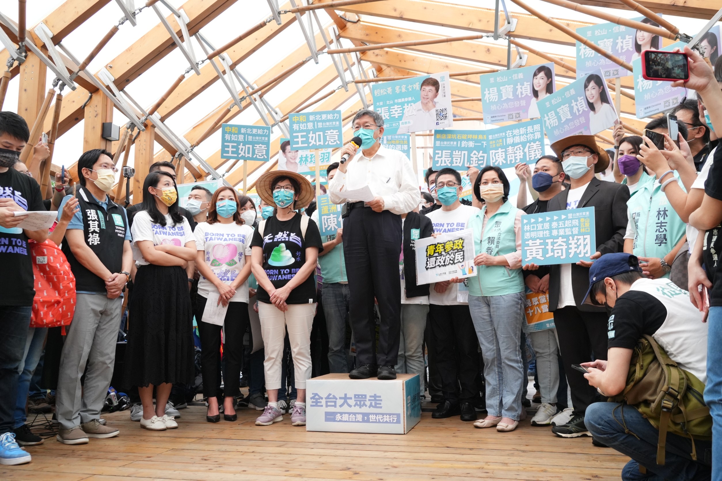 圖片說明:主席柯文哲表示,18歲公民權修憲案需要各世代民眾一起支持,促進政壇的新陳代謝。(圖/民眾黨團提供)