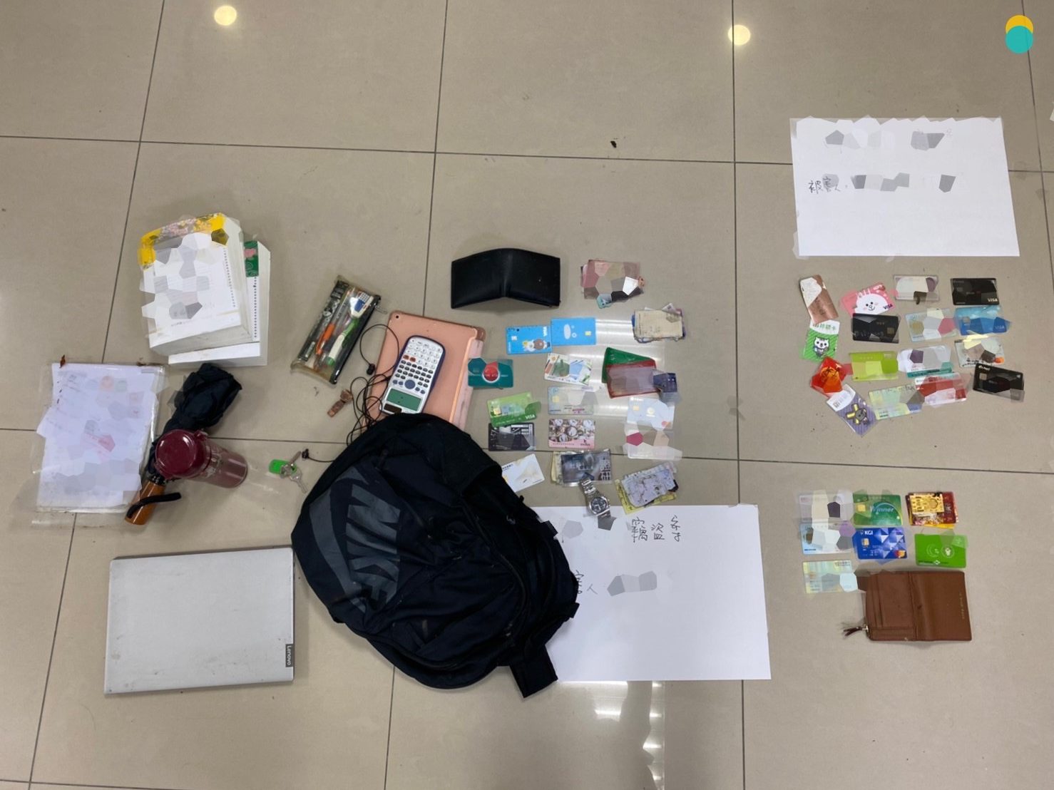 圖片說明：嫌犯趁民眾運動時不注意，所竊得之贓物。（記者徐煜勝翻攝）