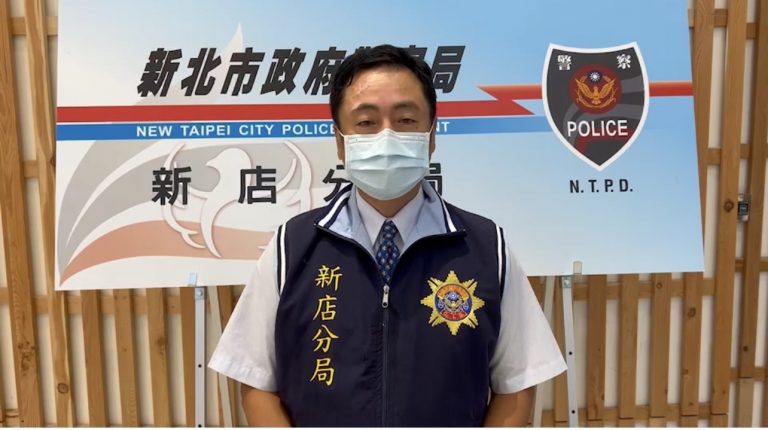 圖片說明:新店分局偵查隊長蔡調坤說明案件。(記者戴昱弘翻攝)