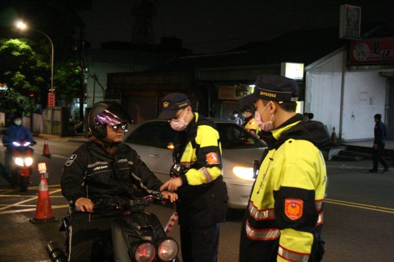 圖片說明：士林分局於6月份起針對無照、超速、危險駕車及酒後駕車等易發生交通事故之違規加強取締。(記者林鈞澤翻攝)