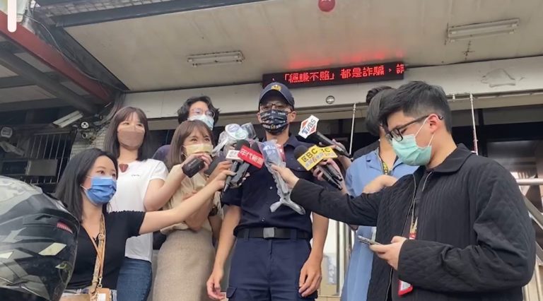 圖片說明：芝山岩派出所所長蔡育憲受訪畫面。(記者林艷林翻攝)