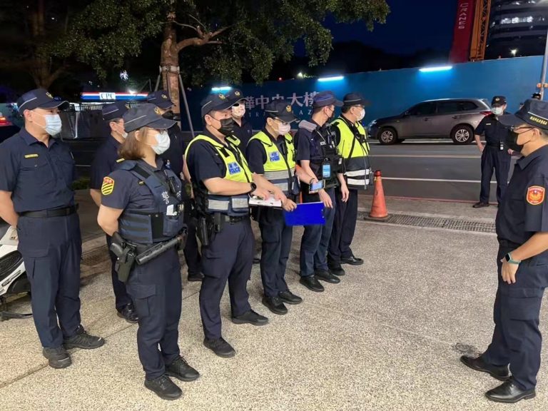 圖片說明：配合市府公安聯合稽查業者，林口警有效維護社會治安。(記者吳萍翻攝）