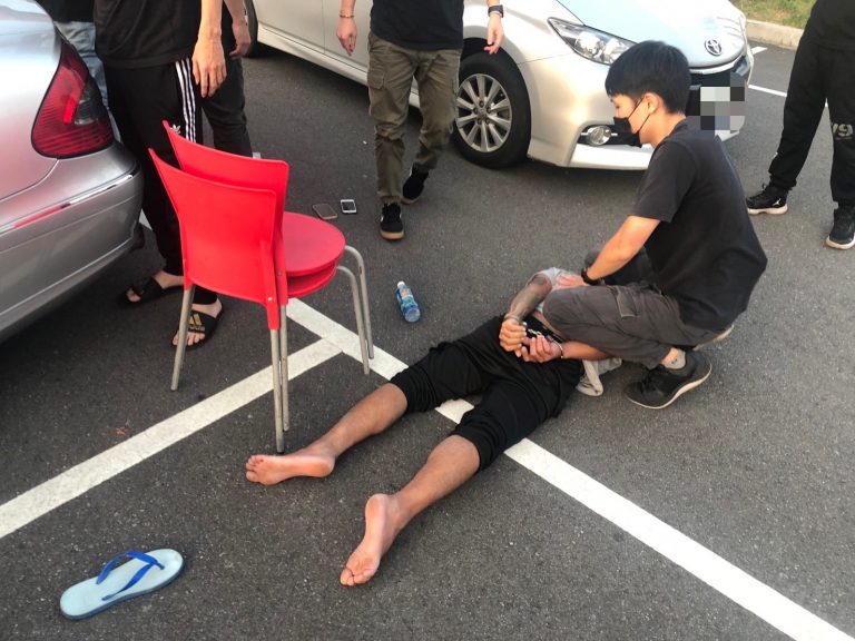 圖片說明：士林分局跨轄區逮捕擁槍自重的犯嫌歸案。（記者徐煜勝翻攝）