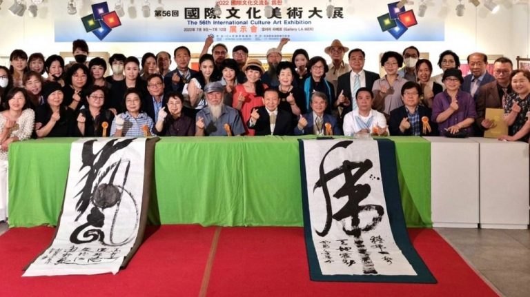 圖片說明：中華霧峰林家宮保第國藝術中心代院長林品陞榮獲韓國國際文化美術大展「書法組」「金獎」備受肯定。(記者謝榮浤翻攝)