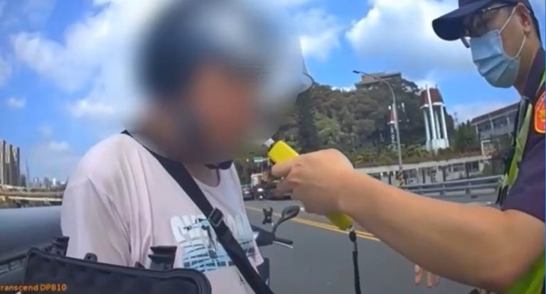 圖片說明：酒駕男聲稱前晚進補導致酒測超標。（記者徐煜勝翻攝）