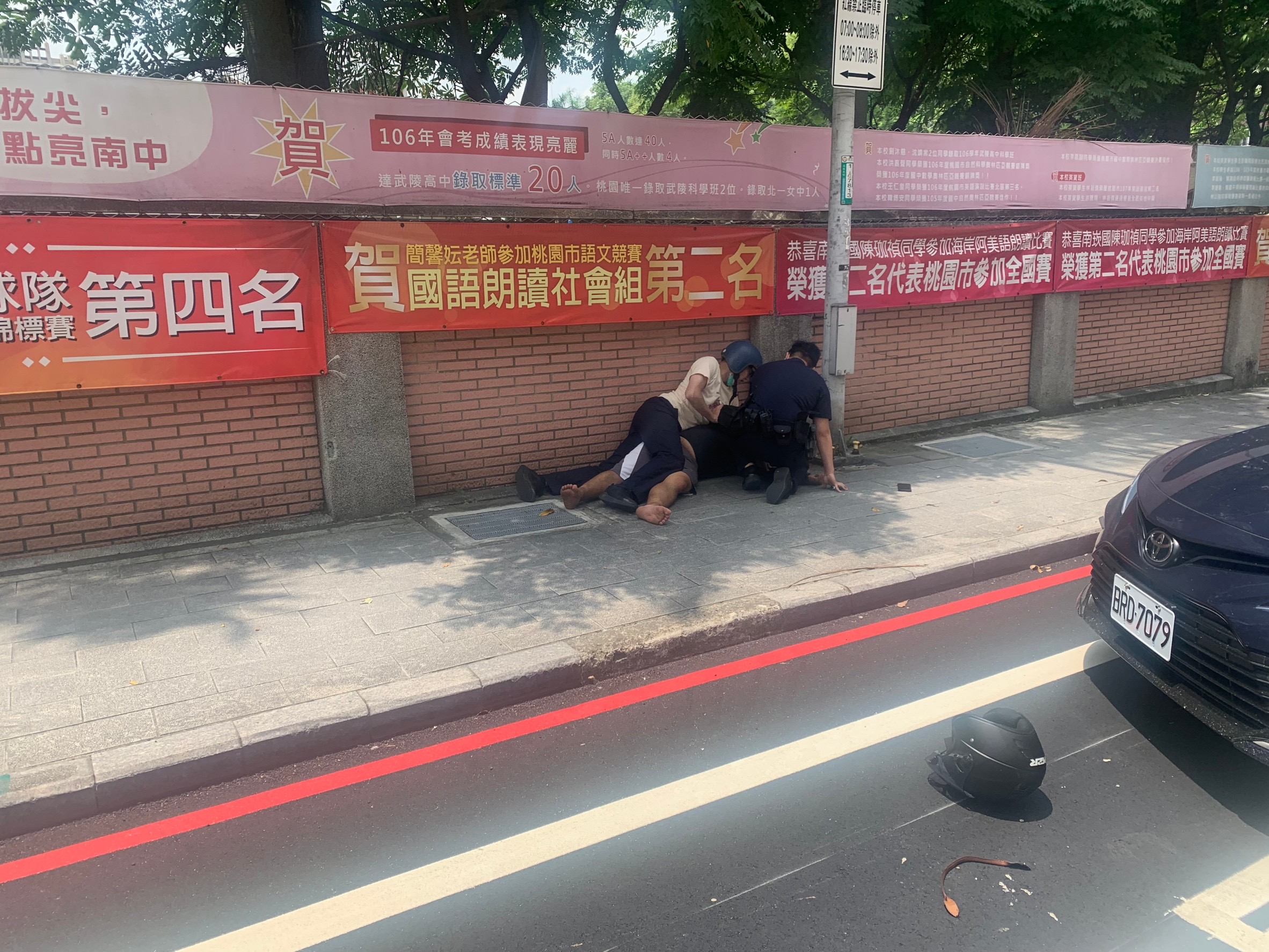 圖片說明:蘆竹分局識破騙術並當場逮捕詐騙車手。(記者宋紹誠翻攝)