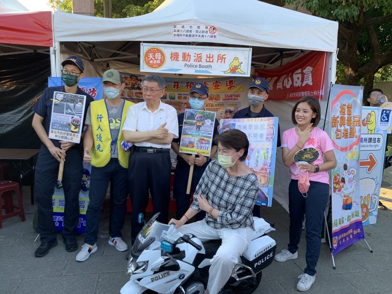 圖片說明：巿長柯文哲也到場參加啤酒節與大小朋友同歡。（記者戴昱弘翻攝）