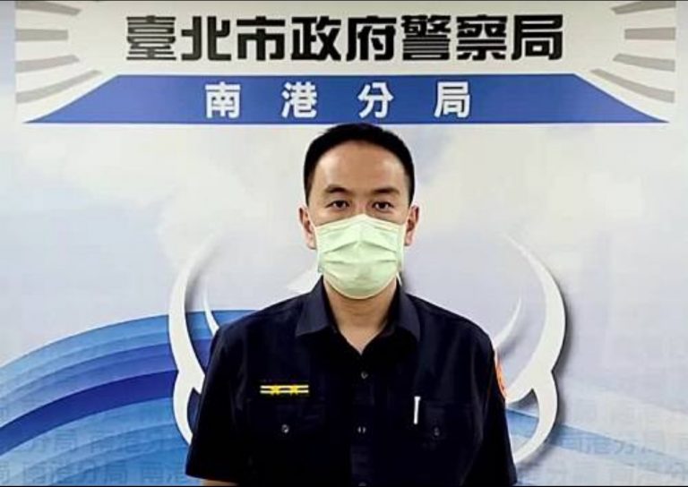 圖片說明：同德派出所所長陳易典說明畫面。(記者林鈞澤翻攝)